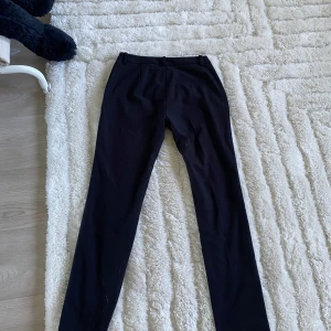 Kostymbyxor  - Kostymbyxor från H&M, fint skick knappt använda❣️