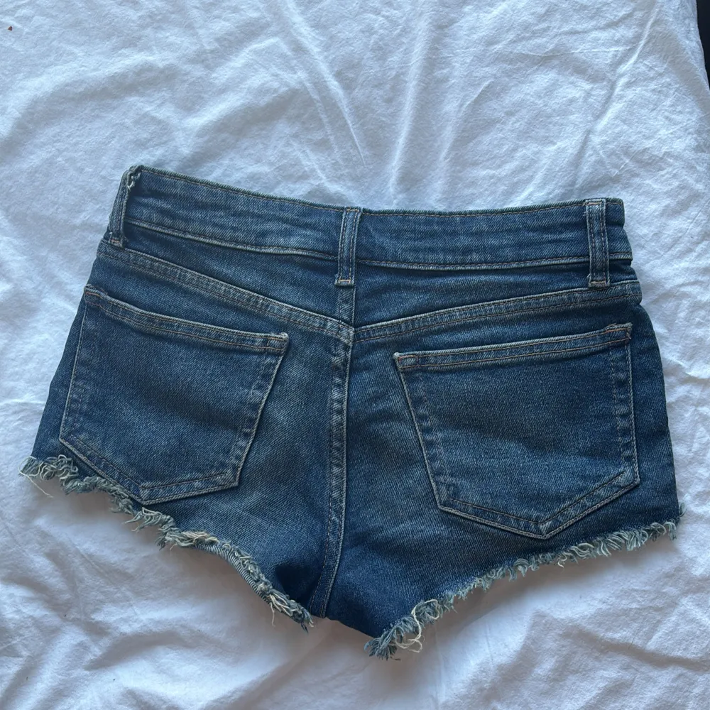 Low waist jeans shorts, bra sick! Säljer pga för små för mig💞. Shorts.