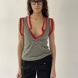 Miss sixty  - Stickad miss sixty top, köpt secondhand.  Fraktar från paris, köparen står för frakten 💕