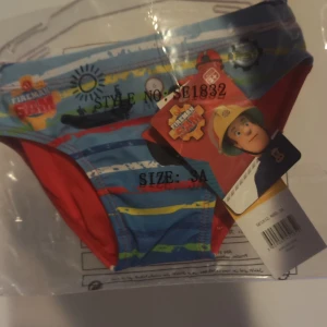 Nya Fireman Sam badbyxor 3år storlek 94 - Nya Fireman Sam badbyxor för barn 3år storlek 94  * Nya  * Hela  * Rena 