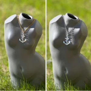 Handgjorda halsband med ankare 🤍 - Handgjorda halsband med en ankare berlock, berlocken har strass!