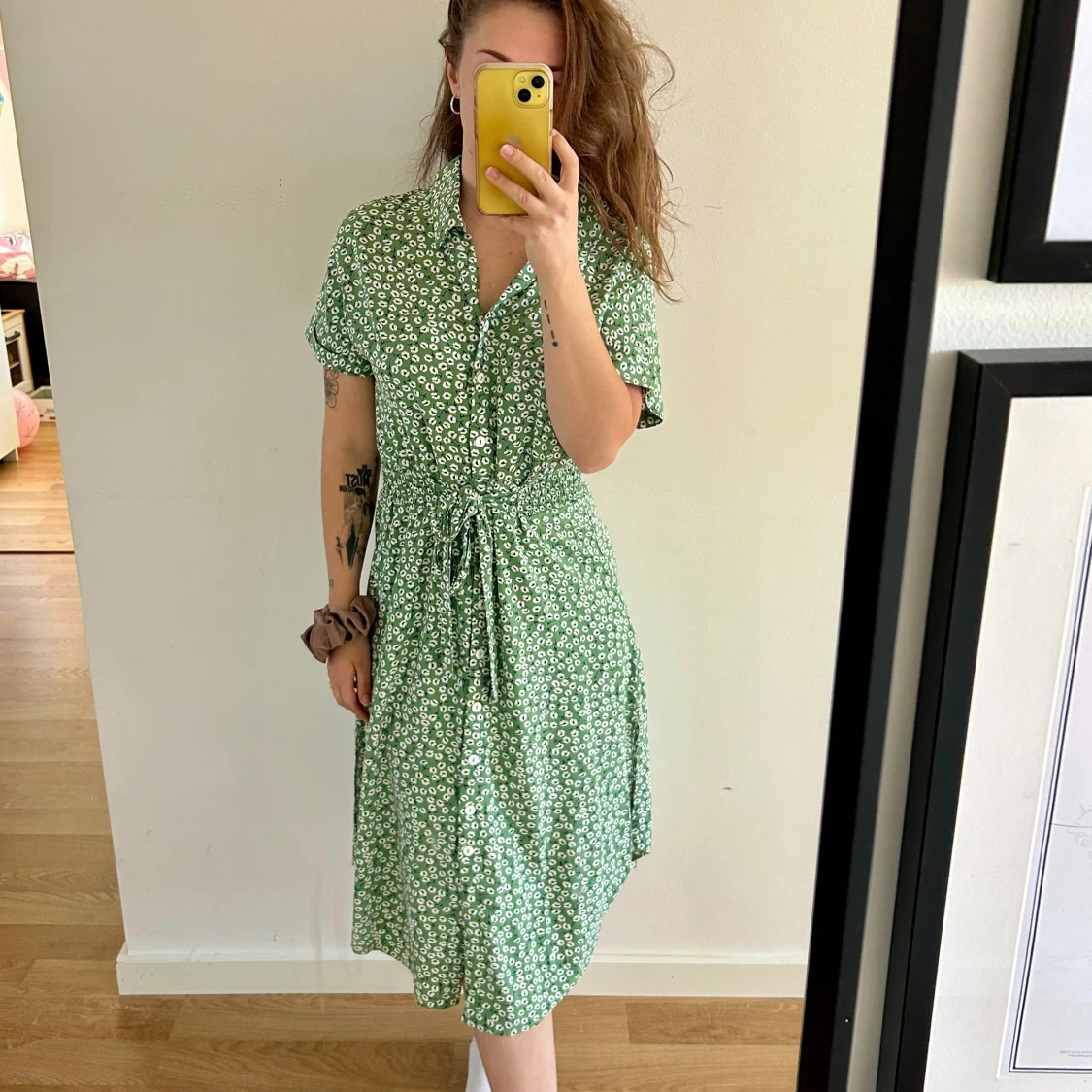 Blommig grön klänning