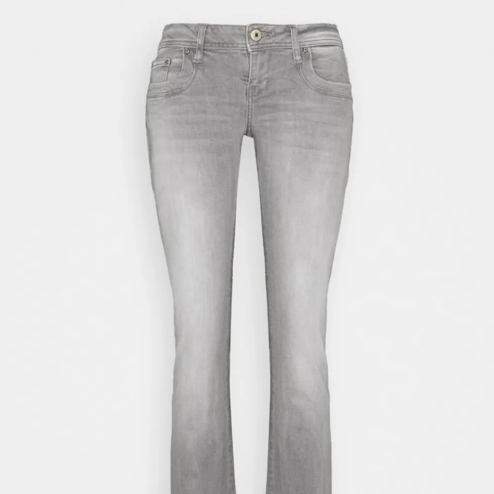 Säljer mina ljusgråa Ltb jeans i strl 31x36🫶Använda men har inga defekter. Skriv om du vill ha fler bilder🥰. Jeans & Byxor.