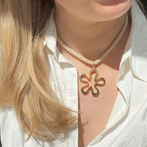 Jättegulligt blomhalsband💓 - Sitter mer som en choker!❤️