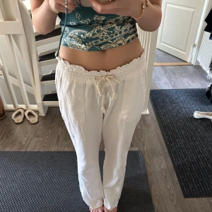 ROXY linnebyxor  - Så snygga linnebyxor från ROXY, jättebra skick! Säljer då dom är aningen för stora för mig💞💞