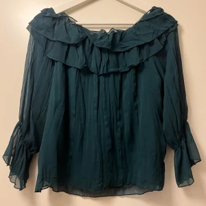 Volang-blus - Volang blus från Zara, finns inget att anmärka på 💛