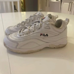 Fila sneakers  - Skorna är i bra skick och använd endast några gånger. Säg till för fler bilder! 