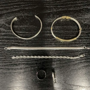 Smycken  - Säljer nu dessa snygga silver smyckena som kan nog va den bästa investeringen till sommarn som är runt hörnet! Allt är rostfritt kom med prisförslag så löser vi en deal✔️