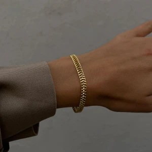 Muli armband  - Såå fint armband! Har två av samma, helt oanvänt. 