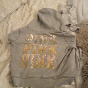 Victoria seacret Tröja från dems gamla kollektion PINK - Jätte fin! Har använt ungefär 1-2gånger 