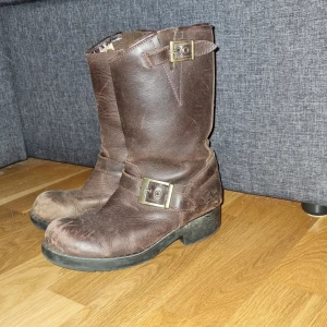 JOHNNYS BULLS stövlar - Tvättas innan de säljs❤️ Uppskattar när ni kontaktar innan köper❤️  ( i begagnat skick!)