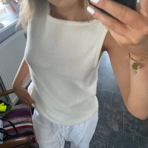 Stickad linneliknande topp - köpte denna från nakd för ett tag sen men den kommer inte till användning💓