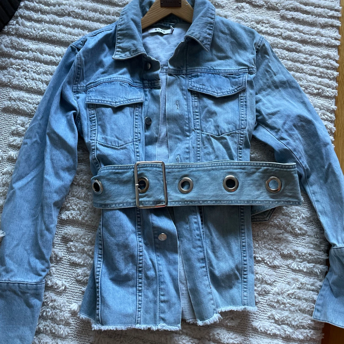 Jeansjacka med skörp