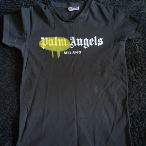 Palm angels t-shirt - Inga skador superfin och skön märkes t-shirt 