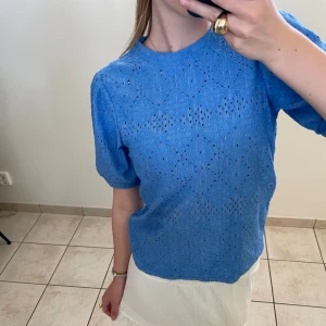 Sommar blus  - Så fin sommar blus från vera Moda! Använt typ 2 gånger 🥰