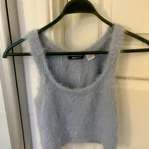 Säljer mitt blåa fluffiga linne från Gina tricot. Älskar det här linnet men har tyvärr blivit för liten för mig//: