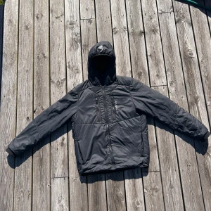 Sail Racing Jacka - Storlek: Medium. Använd men i nyskick inte en skada, skick: 10/10.