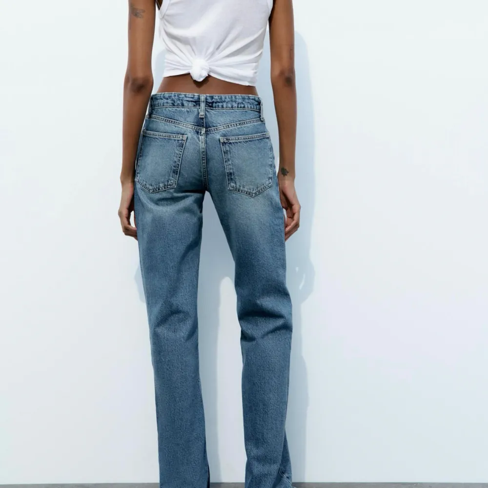 Skit snygga jeans från Zara, långa i benen! I stl 38 och dem är knappt använda. 💫 . Jeans & Byxor.