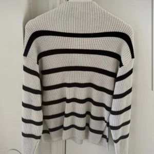 Stickad tröja - Använd men inget som syns Strl XXS men passar som S