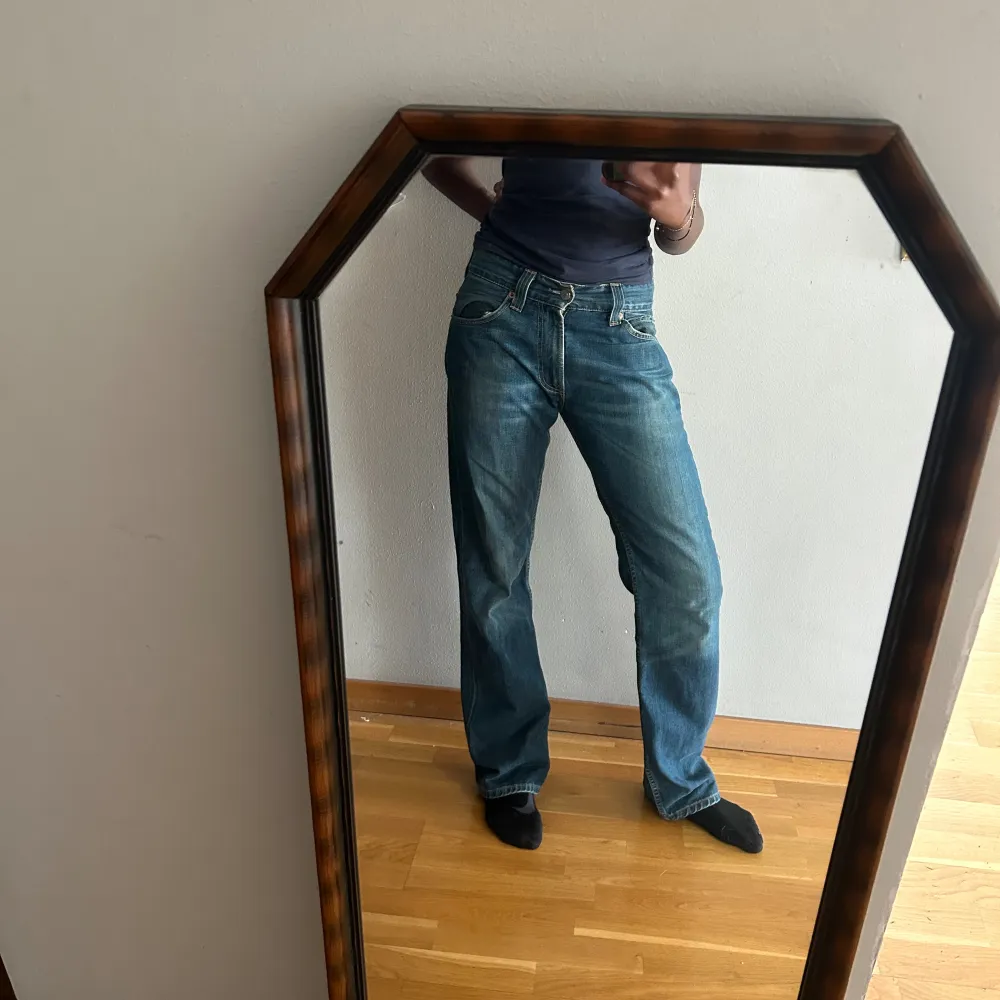 Lågmidjade Levis jeans. Farkut & Housut.