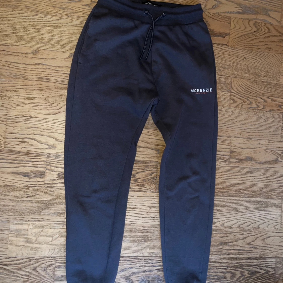 Gråa mckenzie mjukis byxor 