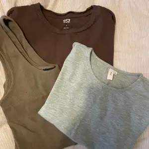 Klädpaket med tre aldrig använda toppar, alla i storlek S. Den bruna är en basic t-shirt från lager, den grå är en mindre t-shirt från Nelly och det grön/bruna linnet från Vero Moda🎀