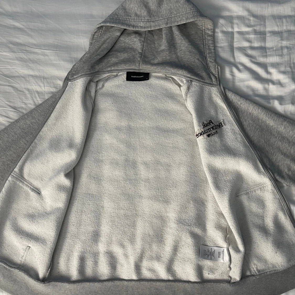 Peak performance hoodie - 90