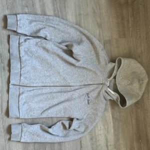 Jack&Jones zip hoodie  - Skriv om du är intresserad 