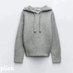 Tjocktröjor  - Helt oanvänd tjocktröja från zara, slutsåld och efterfrågad, kommer inte till användning tyvärr💗