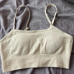 Träningsbh amin  - Använd fåtal gånger. Ser ny ut