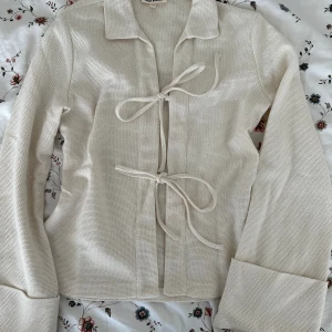 Djerf Avenue Occasion Top Cream - Never worn top from Djerf Avenue  Size XXS but I think it fits up to S (fits me and I’m usually XS or S) Perfect for summer 🤍 Sold out on the website but you can check more here: https://djerfavenue.com/en-se/occasion-