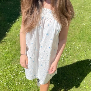 fin klänning - super fin klänning som ej är använd❤️
