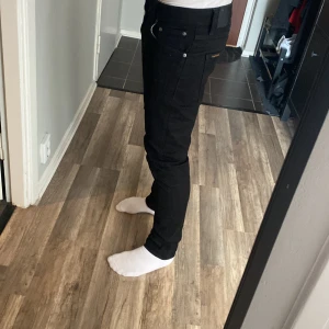 Nudie jeans - Säljer nu mina nudie jeans i modellen lean dean. Storlek är w31 L32 Pris kan diskuteras! Skick 10/10 såklart