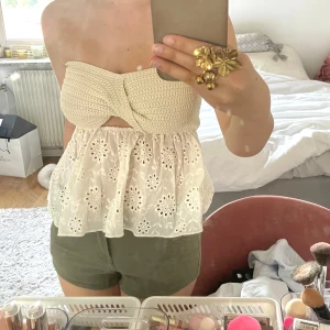 Bandeau topp - Superfin somrig bandeau topp, från zara! En blandning mellan ’spets’ och stickat, säljs inte längre🤗🎀