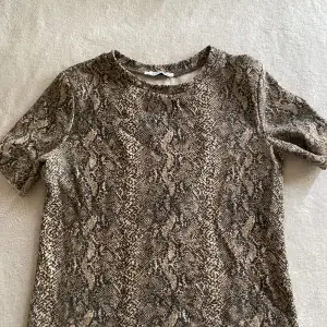 fin Zara tröja, i storlek S men skulle säga att den passar XS också man kan skicka prisförslag.🙂