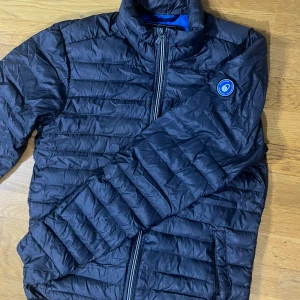 Sail Racing Jacka - Sail Racing dunjacka, Bra Shick, mycket fin jacka,  Storlek S, priset kan sänkas genom snabbaffär