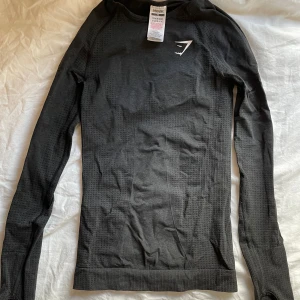 gymshark tröja - långärmad tight tröja från gymshark! ”vital sesmless” modellen. bra skick. nypris: 400 kr