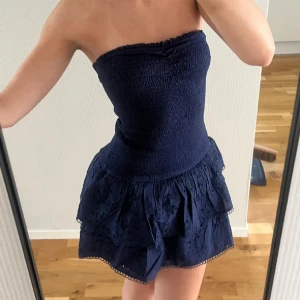 Sommar klänning💞🙌🏼 - Säljer min helt oanvända jättefina klänning då jag köpte 2, storlek m men passar xs/m då den är väldigt stretchig, den är vit som sista bilden💞🙌🏼 Helt slutsåld i xs/s/m