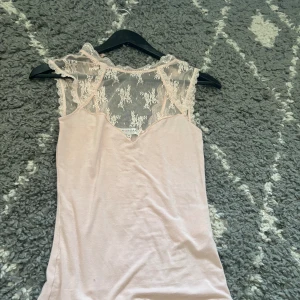 Rosa blus/topp - Så fin! Köpte dyrt innan.