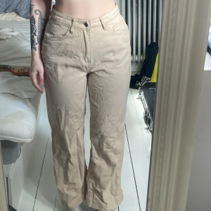 byxor vida ben beiga - oanvända men lite skrynkliga då de legat vikta 