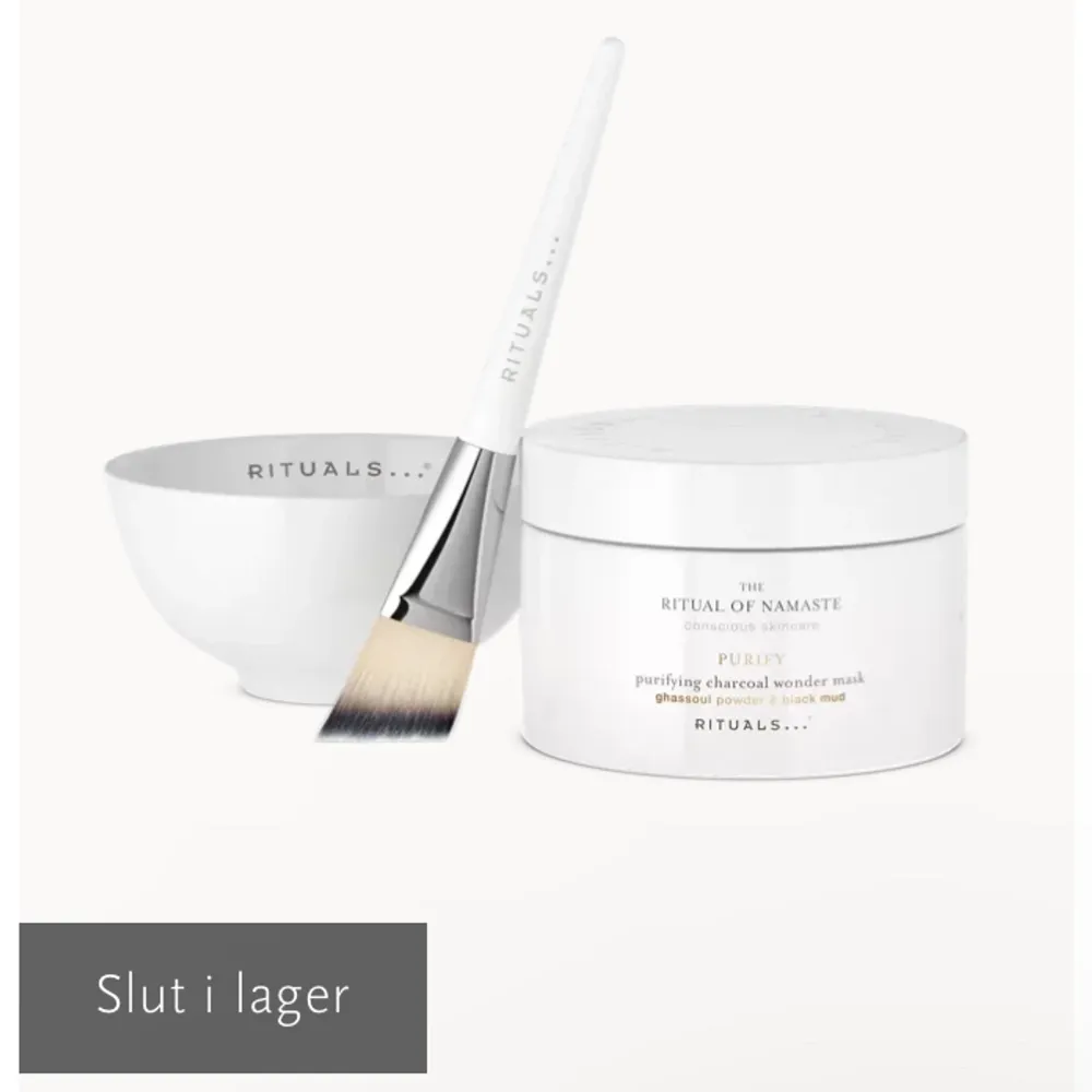 Jag säljer denna bästsäljare från rituals då jag fick två st i födelsedagspresent och bytesrätten hann gå ut, helt oanvänd! Det är ett sett och i settet ingår ansiktmask-pulvret, en skål och en borste, då man blandar den själv🥰pris kan diskuteras !!. Muu.