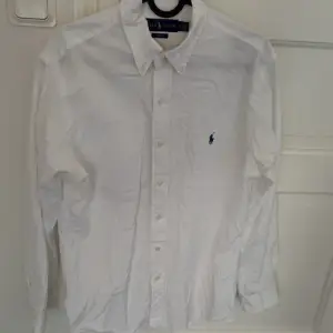 Medium Slim fit skjorta, nästan oanvänd, skick 10/10