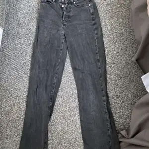 Svarta jeans från bik bok som längre inte passar mig