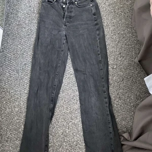 Svarta bik bok jeans - Svarta jeans från bik bok som längre inte passar mig