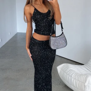 White Fox sequin maxi set - Selling the White Fox sequin knit set in a size xs/s🥰 Never used with tags! Dm me if you have more questions or want more pictures💓 