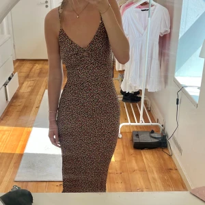 Blommig klänning  - Blommig långklänning från Bershka 💕