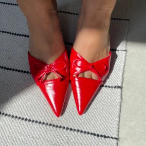 Röda spets klackar  - Helt oanvända klackar med 5 cm hög klack