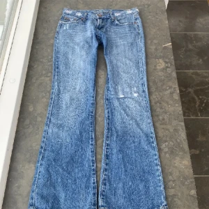 Lågmidjade jeans - Midja: 39 tvärs över  Fråga för fler bilder 🐆🐆