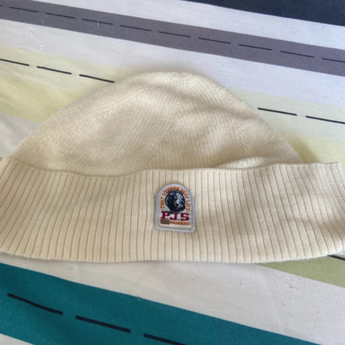 En Parajumpers Mössa