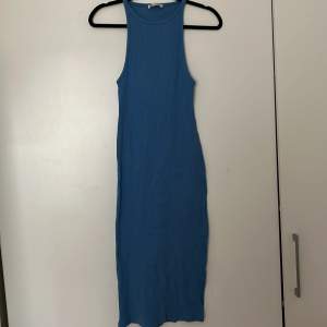 Himmelsblå klänning från Zara, köpt för 199 använd ett fåtal gånger (MAX 4), säljer för 69 men kan diskutera pris vid snabb affär💗 Storlek M men passar även S
